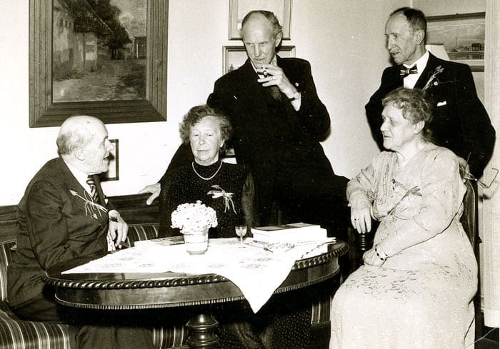 Från vänster på bilden: Harald Huss, Alida »Maja« Huss, Arvid Huss, Ivar Huss och Anny Bondeson.  Bilden togs 1950 när Harald Huss fyllde 75 år. 